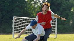 Gavin (Ben Miller) und Doug (David Tennant, re.) duellieren sich auf nicht immer faire Weise.