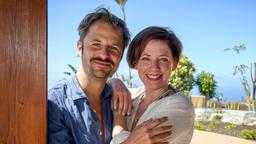 Gemeinsamer Urlaub auf Teneriffa: Lars (Philipp Hochmair) und Diana Wimmer (Caro Scrimali)