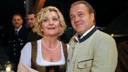 Gerd (Jan-Gregor Kremp) und Anne (Saskia Vester) erinnern sich an die guten alten Zeiten.