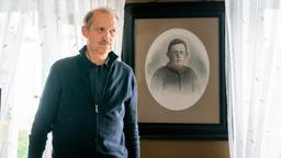Ex-Knacki Konrad Kühn wittert mit dem Verkauf eines scheinbar unbewohnten Hauses an der Ostsee das schnelle Geld.