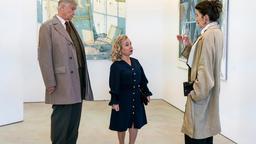 Gisela (Tatja Seibt, re.) überrascht Eva (ChrisTine Urspruch, Mitte) und ihren Vater Werner (Jochen Busse) mit ihren Schlichtungskünsten.