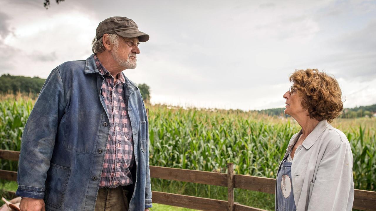 Gottfried Häberle (Christian Pätzold) und Elisabeth Rossbauer (Franziska Küpferle) sind beim Streiten ein eingespieltes Team.