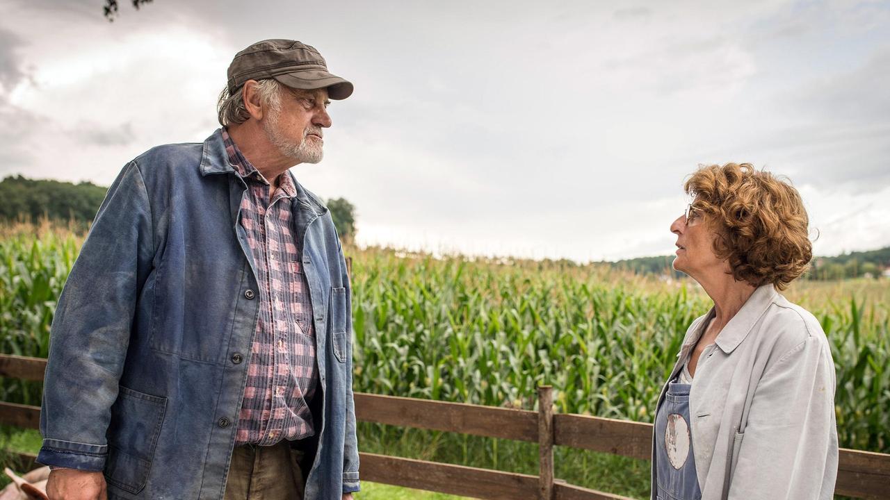 Gottfried Häberle (Christian Pätzold) und Elisabeth Rossbauer (Franziska Küpferle) sind beim Streiten ein eingespieltes Team.