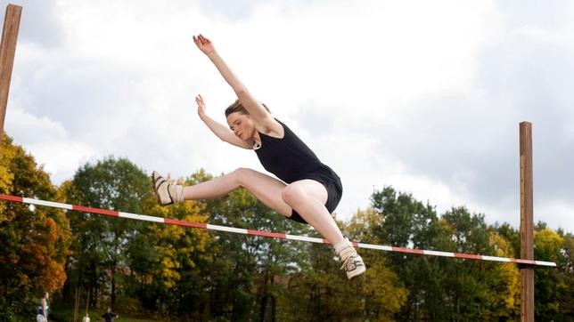 Bild: ARD Degeto/NDR/Thomas Kost Gretel Bergmann (Karoline Herfurth) im Training.