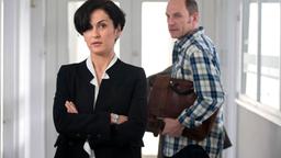Hanna (Marie-Lou Sellem) und Martin Jens (Götz Schubert) versuchen Ehe und Beruf unter einen Hut zu bringen.