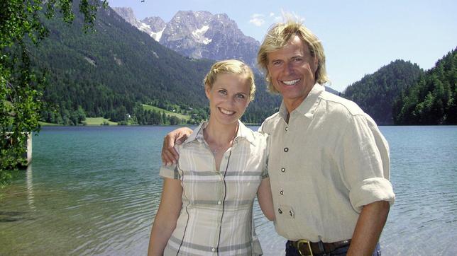 Bild: ARD Degeto/Richard Urbanek Hansi (Hansi Hinterseer) und Christl (Simone Heher)