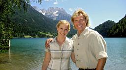 Hansi (Hansi Hinterseer) und seine Lebensgefährtin Christl (Simone Heher) können kein Wässerchen trüben.
