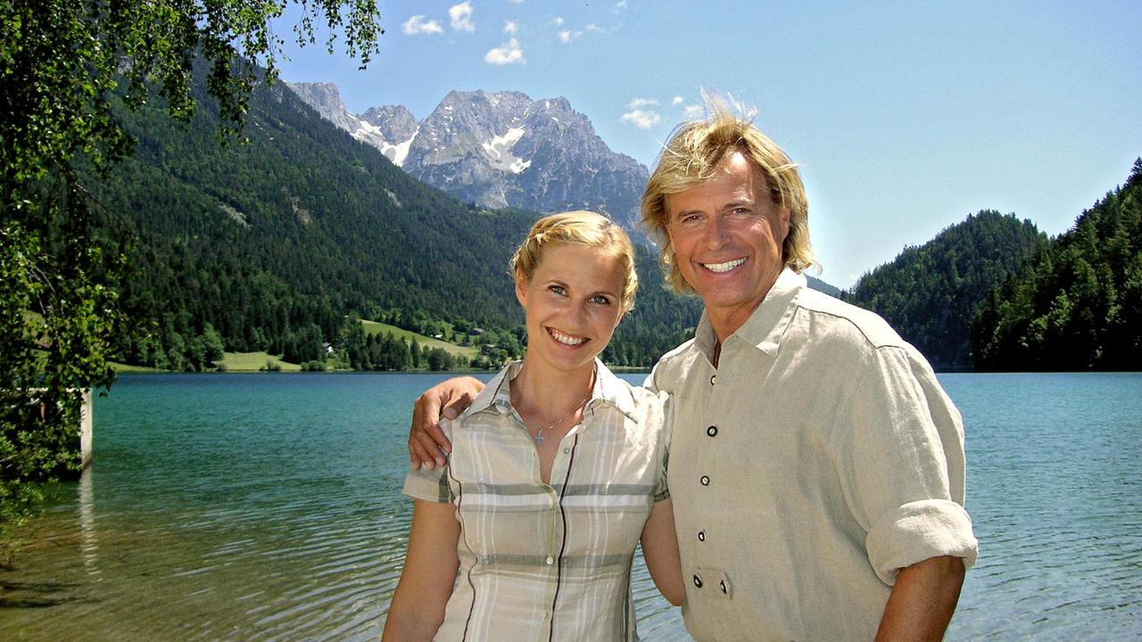 Hansi (Hansi Hinterseer) und seine Lebensgefährtin Christl (Simone Heher) können kein Wässerchen trüben.