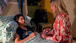 Hausbesuch: Nora Kaminski (Tanja Wedhorn, re.) betreut Emilia (Lene Oderich).