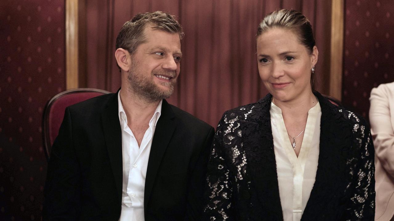 Heimliches „Date“: Niko (Andreas Guenther) geht mit Sophie (Patricia Aulitzky) in die Oper.