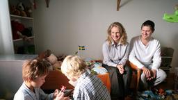 Helena Landberg (Tanja Lorentzon) und ihr Mann Anders (Erik Olsson) haben zunächst den kleinen Viktor