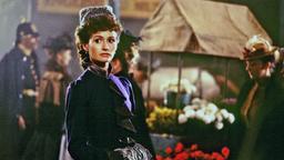 Helena Patterson (Emily Mortimer) hofft, dass ihr Mann bald nach England zurückkehrt.