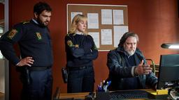 Ida Sörensen (Marlene Morreis, Mitte) ermittelt gemeinsam mit ihren Kollegen Kollegen Magnus Vinter (Nicki von Tempelhoff, re.) und Enno Hald (Danilo Kamperidis, li.).