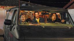 Im alten Van von Hutch (Dan Fogler, re.) gehen Linus (Chris Marquette, li.) und Windows (Jay Baruchel) auf große Tour.