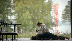 Im Einsatz: Kriminaltechnikerin Dr. Wex (Claudia Eisinger) untersucht die Leiche.