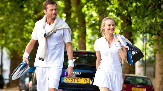 In Isabels (Diane Kruger) Familie ging bislang jede erste Ehe in die Brüche. Erst die zweite Heirat bringt das große Glück. Deshalb lebt die junge Zahnärztin nun schon zehn Jahre mit ihrem Freund und Kollegen Pierre (Robert Plagnol) ohne Trauschein zusammen.