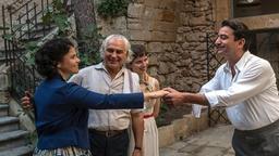 In Italien, im Haus von Freunden, lernt Aenne (Katharina Wackernagel) den charmanten Massimo (Michele Cuciuffo) kennen.