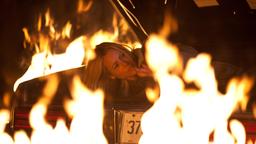 In letzter Sekunde kann Lorraine (Maria Bello) sich aus der Feuerfalle ihres Entführers befreien