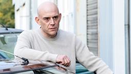 Informationsaustausch: Kommissar Eisner (Robert Dölle) missfällt die Arbeit der beiden Detektive zwar oft, aber manchmal rückt er doch eine Information heraus. Auch zu seinem eigenen Vorteil.