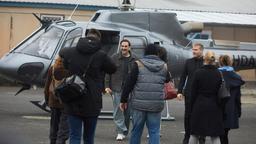 Investor Gerry Diel (Matthias Weidenhöfer) landet mit seinem Hubschrauber in Görlitz.