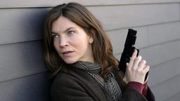 Irene Huss (Angela Kovacs) jagt einen Drogendealer.