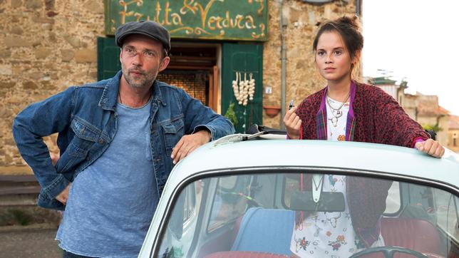 Bild: ARD Degeto Jan (Lucas Gregorowicz) und Tochter Mia (Bianca Nawrath) sind in Italien auf Tour.