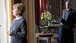 Je mehr Wallander (Kenneth Branagh) bei seinen Ermittlungen herausfindet, desto verschlossener wird Håkans Frau Louise (Ann Bell).
