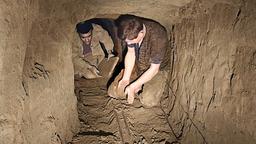 Joachim Rudolph (Der Kleine) und Luigi Spina (Mimo) beim Graben.