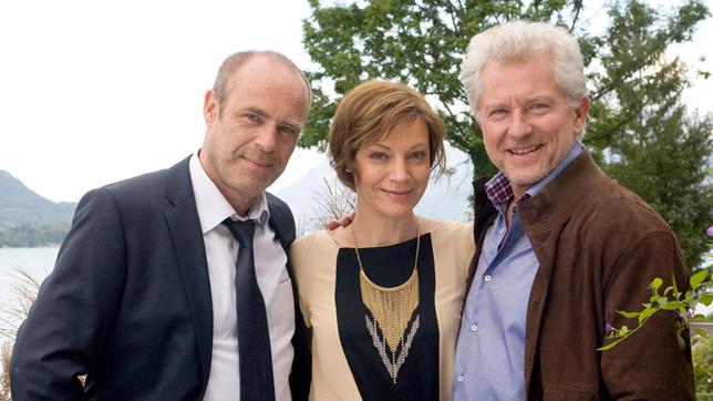 Bild: ARD Degeto/ORF/Bavaria/Graf Film/Erika Hauri Johanna (Marion Mitterhammer) muss sich zwischen ihrem neuen Freund Klaus (Peter Kremer, links) und ihrer großen Liebe Walter (Miroslav Nemec) entscheiden.