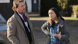 Johanna (Gesine Cukrowski) versucht ihrem geschiedenen Mann Kilian (Michael Fitz) klar zu machen, dass sie seine Hilfe nicht mehr braucht.