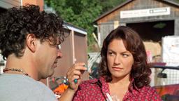 Johanna (Christine Neubauer) macht bei Gerhard (Gregor Bloéb) einen Vaterschaftstest.