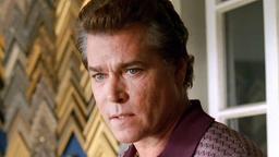 John Talia Sr. (Ray Liotta) wünscht sich, dass sein Sohn einen anständigen Beruf lernt.