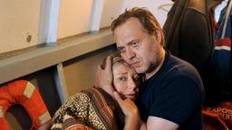 Kaare (Jan-Gregor Kremp) hat seine Frau Hanne (Jutta Speidel) vor dem ertrinken gerettet und ist nun doch bereit, ihr zu verzeihen.