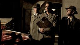 Kästner (Florian David Fitz, Mitte) gerät ins Visier der Gestapo (Paul Matic und Raphael von Bargen).