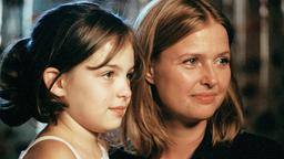 Karen (Katharina Böhm) und Kim (Leslie-Vanessa Lill) 