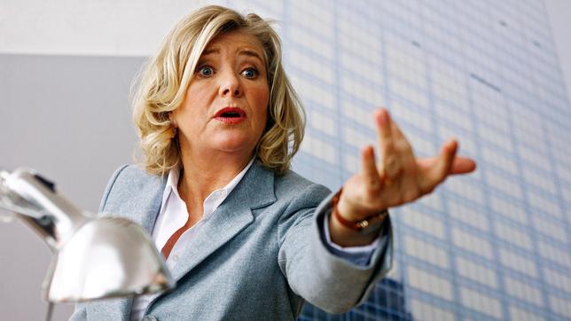 Bild: ARD Degeto/Erika Hauri Kathi (Jutta Speidel) nimmt den Kampf gegen die fiesen Machenschaften der Geschäftemacher auf.