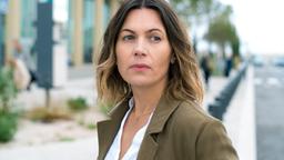 Katja (Jeanne Tremsal) arbeitet als hochbezahlte IT-Expertin bei einer Frankfurter Bank.