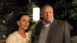 Klaus (Thomas Thieme) und Karin (Cornelia Schmaus) beobachten, wie Peter mit seinem Frührentner-Dasein zurechtkommt.