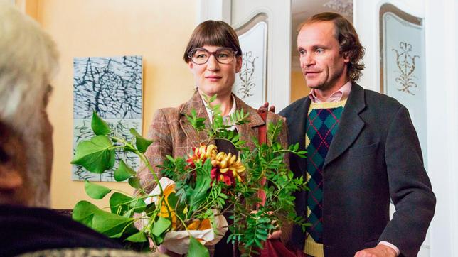 Bild: MDR/Senator Film Produktion/Element E/Steffen Junghans Könnte Pamela (Marie Leuenberger) etwa die Richtige sein? Olaf scheint sich seiner Sache jedenfalls schon ganz sicher.