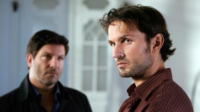 Bild: ARD Degeto/Dennis Satin Kommissar LaBréa (Francis Fulton-Smith) und Vincent Brihac (Simon Verhoeven, re.).
