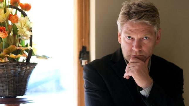 Bild: ARD Degeto/Yellow Bird Kommissar Wallander (Kenneth Branagh) steht vor einem schwierigen Rätsel.