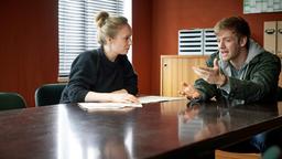 Kommissarin Frida Olsen (Katharina Heyer, li.) befragt Bjarne Vinter (Timur Bartels).