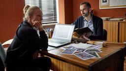 Kommissarin Frida Olsen (Katharina Heyer) und Villads Kruse (Hadi Khanjanpour) rätseln.