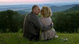 Lena (Michaela May) und Friedrich (Götz Schubert) haben ihren Streit endlich beigelegt.