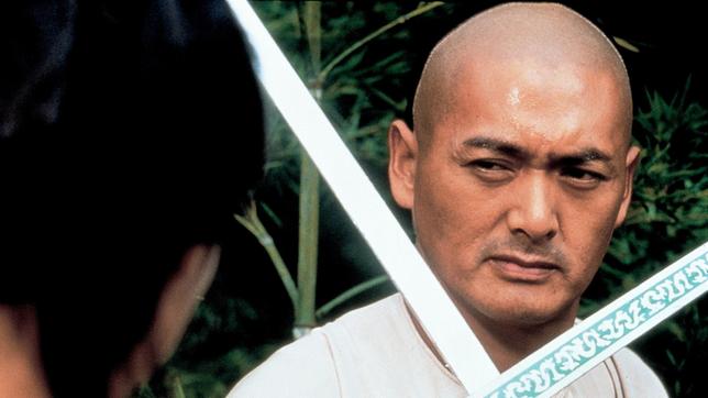 Bild: ARD Degeto Li Mu Bai (Chow Yun-Fat) wird zum Kampf gefordert.