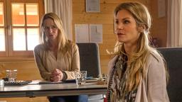 Lisa Huber (Theresa Scholze) muss sich entscheiden, ob sie Mirjam (Nina Gnädig) im Sorgerechtsstreit vertritt – und damit für neuen Zoff mit den Leitners sorgt.