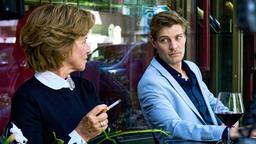 Lobby-Mutter Herta Zickler (Ulrike Kriener, li.) übt als Mentorin von Max Lentor (Helgi Schmid, re.) auch im Ruhestand noch Einfluss aus.