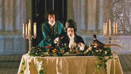 Lorenzo Da Ponte (Lorenzo Balducci, re.) und Wolfgang Amadeus Mozart (Lino Guanciale) entwerfen gemeinsam die Szenerie einer großen Oper.