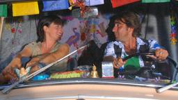Luisa (Jule Ronstedt) macht sich mit Gernot (Dieter Landuris), dem Freund ihrer flippigen Schwester, auf den Weg nach Italien.