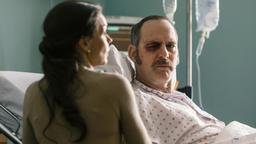 Marie (Agnes Kittelsen) besucht ihren Mann Gregers (Kyrre Haugen Sydness), der nach einem tätlichen Überfall im Krankenhaus liegt.